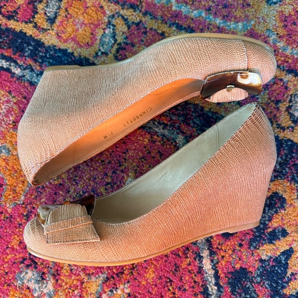 Stuart Weitzman | Women’s tan textured leather tortoise shell Bucalina heels 7.5 - Picture 12 of 16